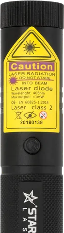 Puntero láser violeta V1 Pro recargable – primer plano de la etiqueta de advertencia con la clase láser